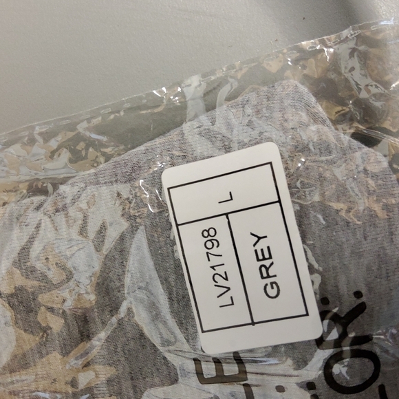 L love gray top large NWT - Picture 8 of 8